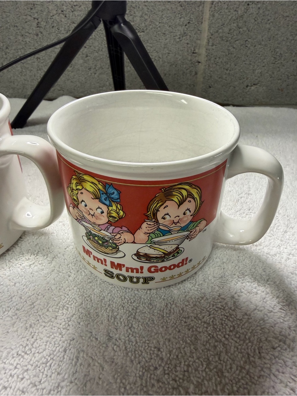 Set of 2 Vintage Campbell’s soup mug featuring the “Campbell Kids”.  Holds 14 oz
